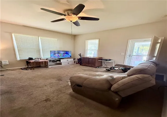 Photo 3 of Sale Pending at 204 E Cliff St, Saint Joseph, MO 64504 | MLS# 2646440 | Listing updated on 2026-10-13