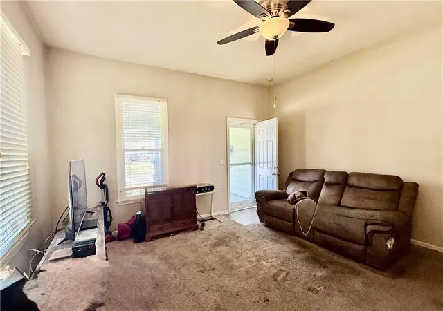 Photo 4 of Sale Pending at 204 E Cliff St, Saint Joseph, MO 64504 | MLS# 2646440 | Listing updated on 2026-10-13