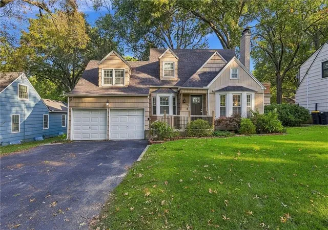 Photo 1 of Single family home for sale at 1264 W Gregory Blvd, Kansas City, MO 64114 | MLS# 2646443 | Listing updated on 2026-10-19