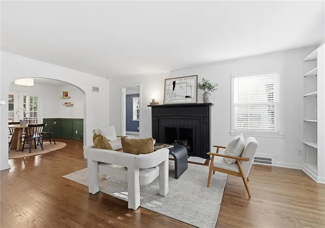 Photo 3 of Single family home for sale at 1264 W Gregory Blvd, Kansas City, MO 64114 | MLS# 2646443 | Listing updated on 2026-10-19