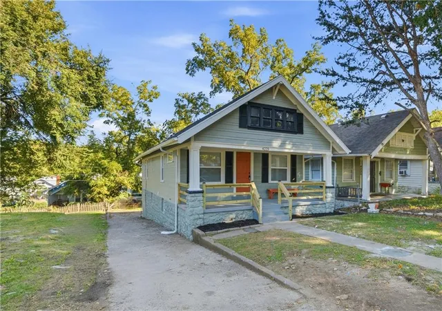 Single family home for sale at 4223 Agnes Ave, Kansas City, MO 64130 | MLS# 2646444