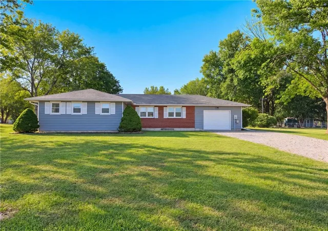 Photo 1 of Single family home for sale at 10 Nw County Rd Oo, Warrensburg, MO 64093 | MLS# 2646446 | Listing updated on 2026-10-15