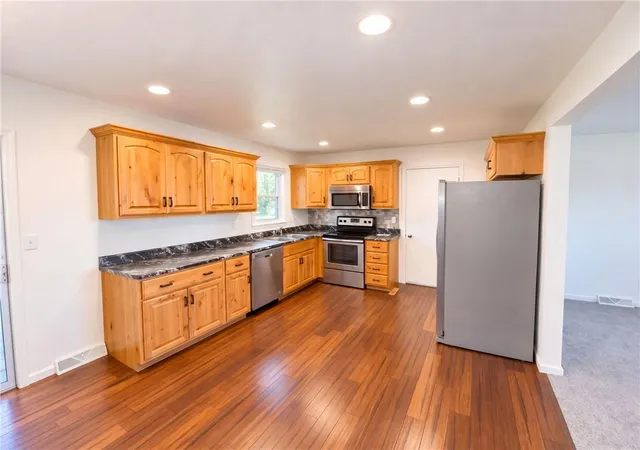 Photo 2 of Single family home for sale at 10 Nw County Rd Oo, Warrensburg, MO 64093 | MLS# 2646446 | Listing updated on 2026-10-15
