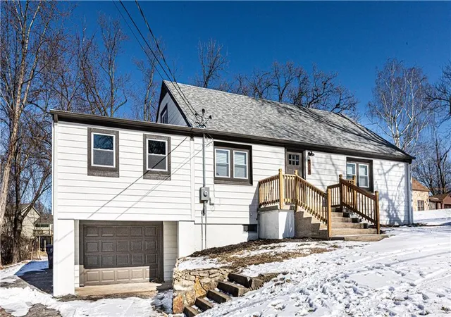Single family home for sale at 808 NE Russell Rd, Kansas City, MO 64116 | MLS# 2646449