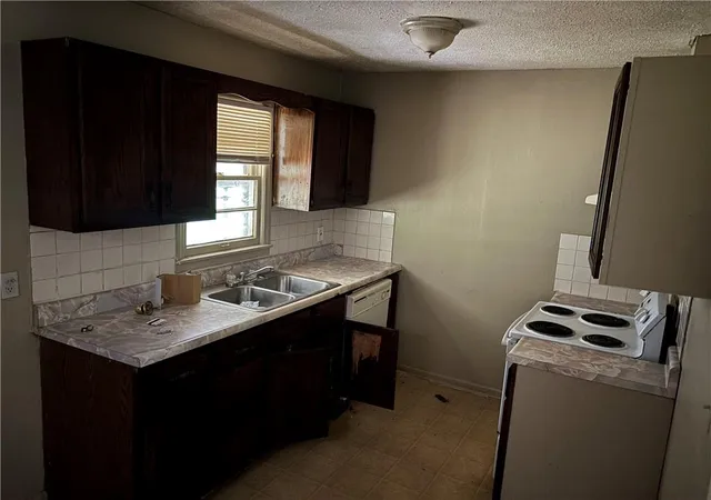 Photo 4 of Sale Pending at 3346 E 55th Street, Kansas City, MO 64130 | MLS# 2646451 | Listing updated on 2026-10-18