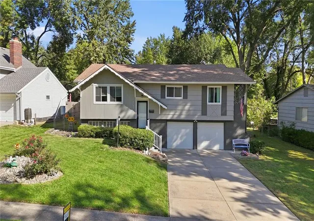 Photo 1 of Single family home for sale at 1700 Ne 67th Place, Kansas City, MO 64118 | MLS# 2646461 | Listing updated on 2026-10-11