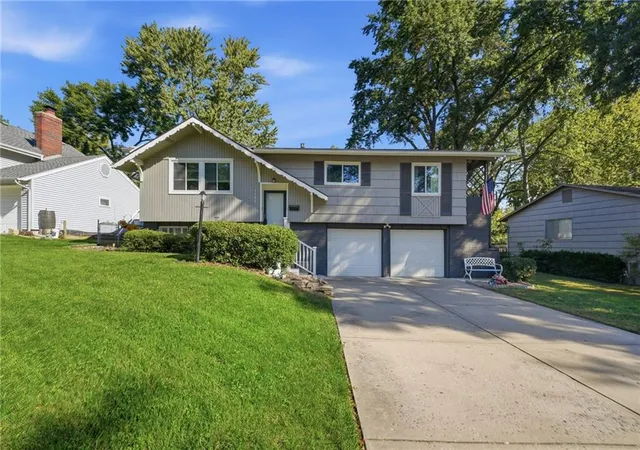 Photo 3 of Single family home for sale at 1700 Ne 67th Place, Kansas City, MO 64118 | MLS# 2646461 | Listing updated on 2026-10-11