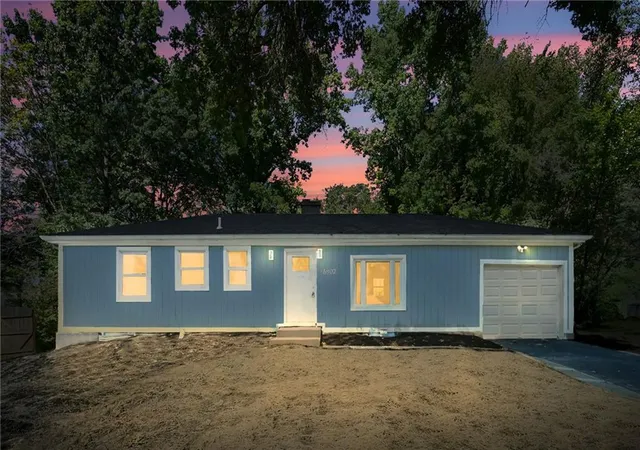 Single family home for sale at 6902 E 98th Terrace, Kansas City, MO 64134 | MLS# 2646464