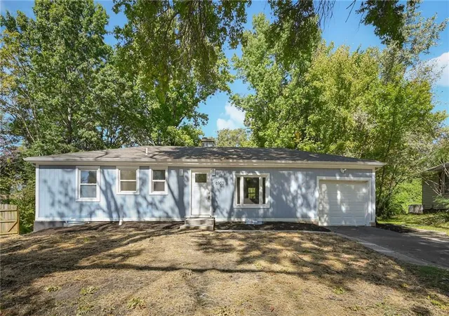Photo 1 of Single family home for sale at 6902 E 98th Terrace, Kansas City, MO 64134 | MLS# 2646464 | Listing updated on 2026-10-10