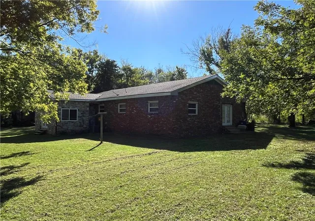 Photo 3 of Single family home for sale at 2809 Olive Ave, Parsons, KS 67357 | MLS# 2646476 | Listing updated on 2026-10-10