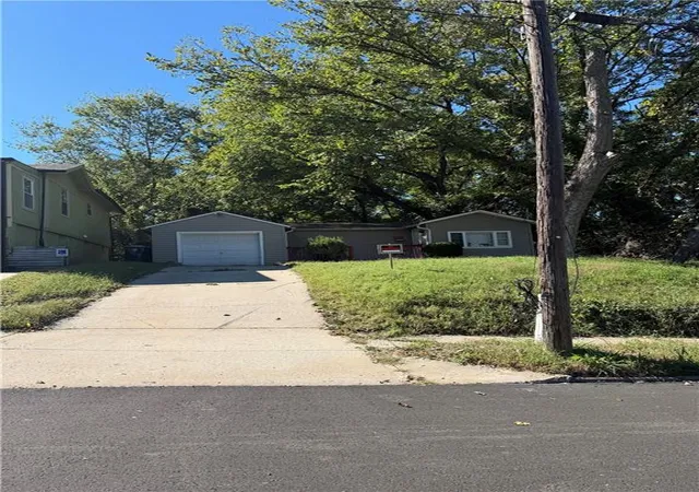 Photo 1 of Single family home for sale at 4216 Cypress Ave, Kansas City, MO 64130 | MLS# 2646482 | Listing updated on 2026-10-20