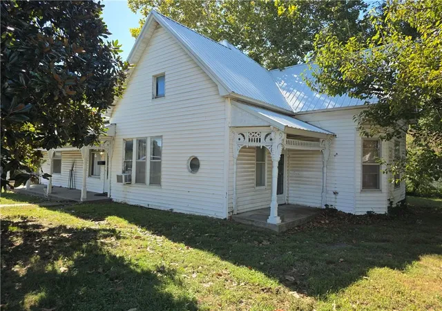Photo 1 of Single family home for sale at 114 W Joe Davis St, El Dorado Springs, MO 64744 | MLS# 2646484 | Listing updated on 2026-10-10