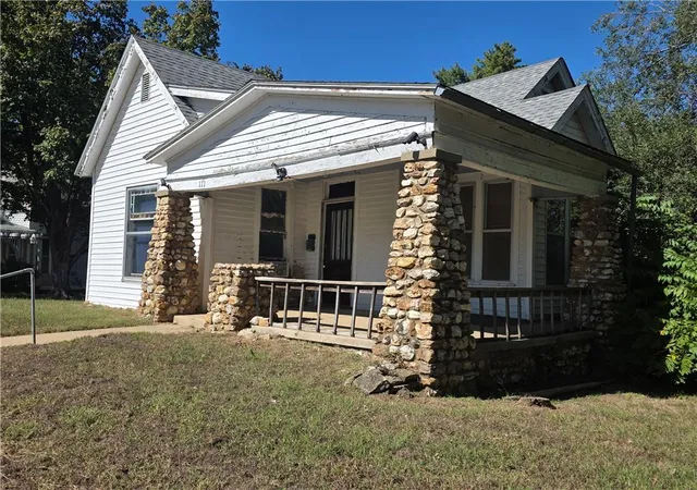 Photo 1 of Single family home for sale at 111 W Joe Davis St, El Dorado Springs, MO 64744 | MLS# 2646488 | Listing updated on 2026-10-10