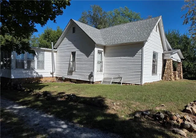 Photo 3 of Single family home for sale at 111 W Joe Davis St, El Dorado Springs, MO 64744 | MLS# 2646488 | Listing updated on 2026-10-10
