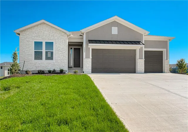 Photo 1 of Single family home for sale at 1833 Sw Arbor Park Dr, Lees Summit, MO 64082 | MLS# 2646490 | Listing updated on 2026-10-19