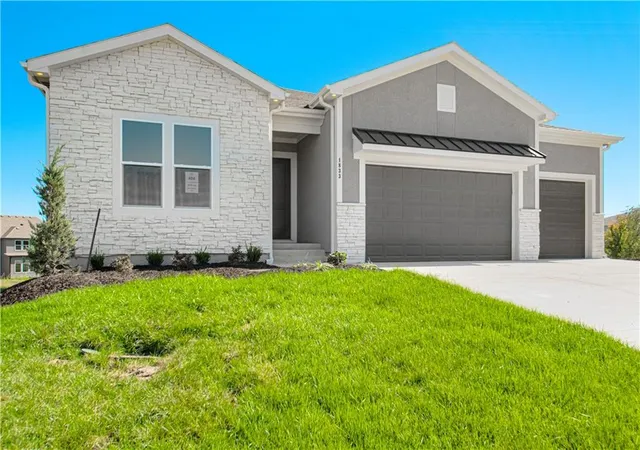 Photo 2 of Single family home for sale at 1833 Sw Arbor Park Dr, Lees Summit, MO 64082 | MLS# 2646490 | Listing updated on 2026-10-19