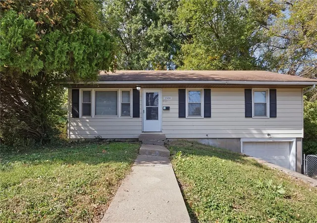 Single family home for sale at 2500 Topping Ave, Kansas City, MO 64129 | MLS# 2646491