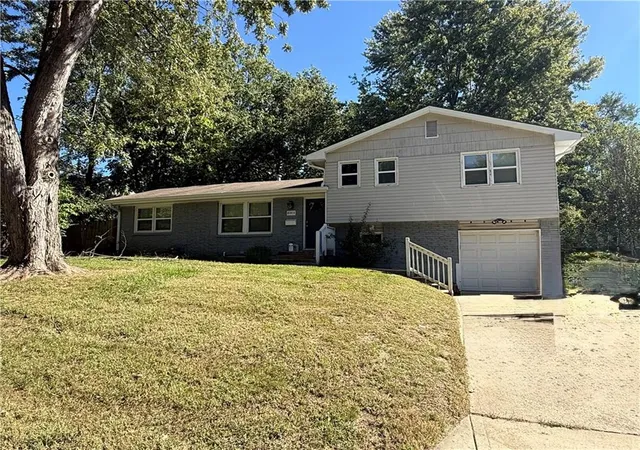 Single family home for sale at 8003 Charlotte St, Kansas City, MO 64131 | MLS# 2646495