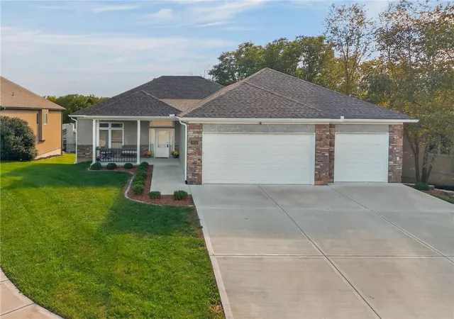 Photo 1 of Single family home for sale at 1925 Carter Ct, Liberty, MO 64068 | MLS# 2646499 | Listing updated on 2026-10-22