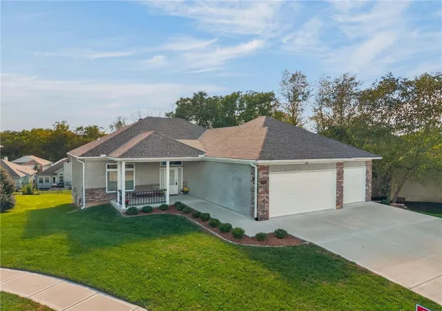 Photo 2 of Single family home for sale at 1925 Carter Ct, Liberty, MO 64068 | MLS# 2646499 | Listing updated on 2026-10-22