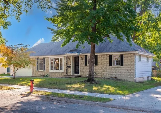 Photo 1 of Single family home for sale at 11000 Washington St, Kansas City, MO 64114 | MLS# 2646503 | Listing updated on 2026-10-11
