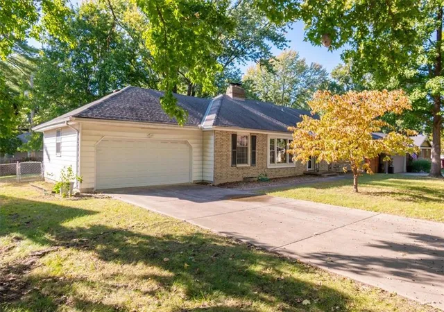 Photo 2 of Single family home for sale at 11000 Washington St, Kansas City, MO 64114 | MLS# 2646503 | Listing updated on 2026-10-11