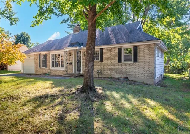 Photo 3 of Single family home for sale at 11000 Washington St, Kansas City, MO 64114 | MLS# 2646503 | Listing updated on 2026-10-11