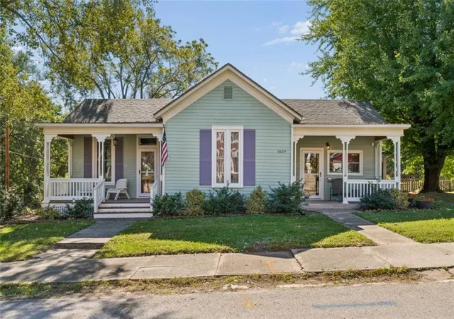 Single family home for sale at 1619 State St, Lexington, MO 64067 | MLS# 2646509