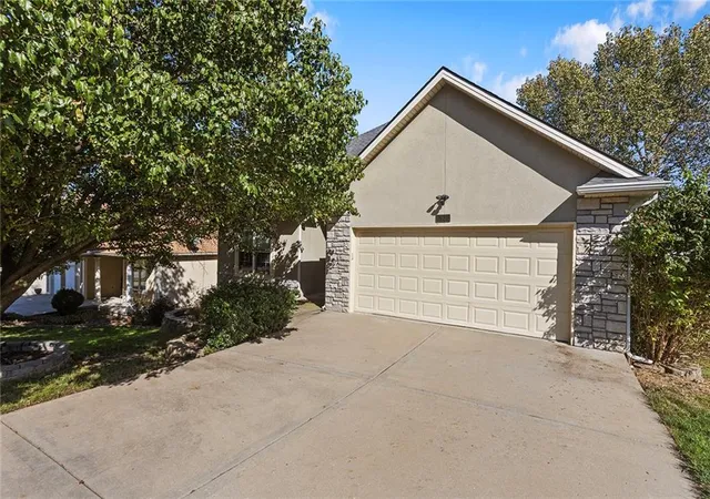 Photo 3 of Single family home for sale at 6931 N Denver Ave, Kansas City, MO 64119 | MLS# 2646510 | Listing updated on 2026-10-10