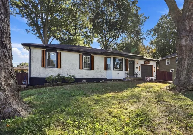 Photo 3 of Single family home for sale at 15401 E 36th Street S, Independence, MO 64055 | MLS# 2646512 | Listing updated on 2026-10-11