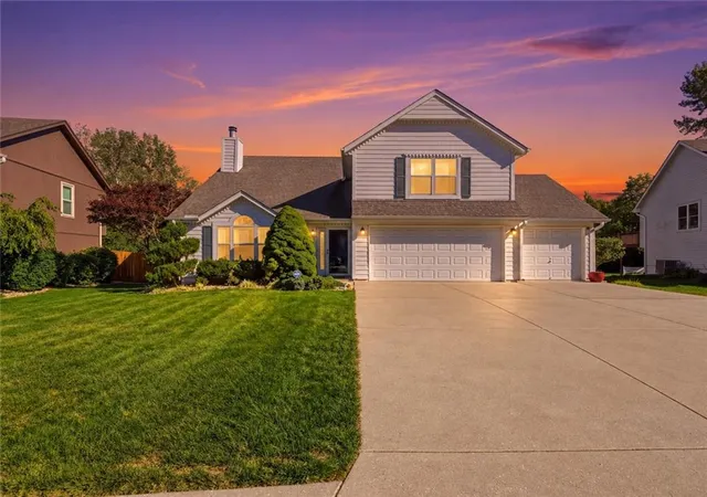 Single family home for sale at 337 NE Dreamweaver Ave, Lees Summit, MO 64086 | MLS# 2646515
