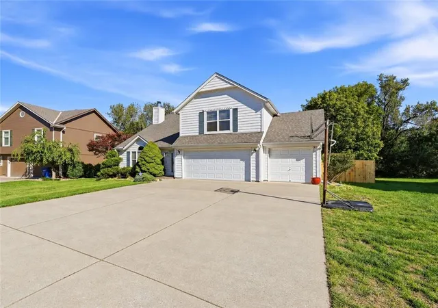 Photo 2 of Single family home for sale at 337 NE Dreamweaver Ave, Lees Summit, MO 64086 | MLS# 2646515 | Listing updated on 2026-10-10