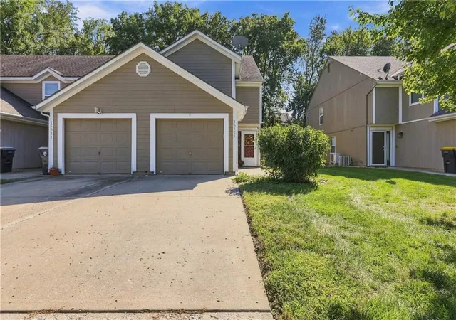 Photo 1 of Townhouse for sale at 15521 E 48th Street, Kansas City, MO 64136 | MLS# 2646518 | Listing updated on 2026-10-10