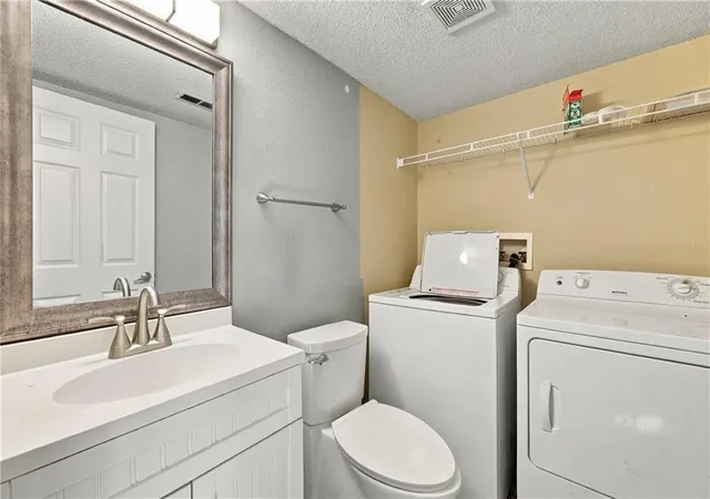 Photo 3 of Townhouse for sale at 15521 E 48th Street, Kansas City, MO 64136 | MLS# 2646518 | Listing updated on 2026-10-13