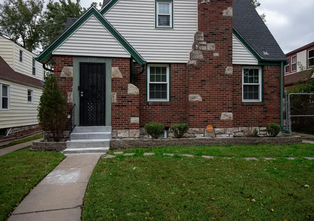 Photo 3 of Sale Pending at 2305 E Meyer Blvd, Kansas City, MO 64132 | MLS# 2646519 | Listing updated on 2026-10-20