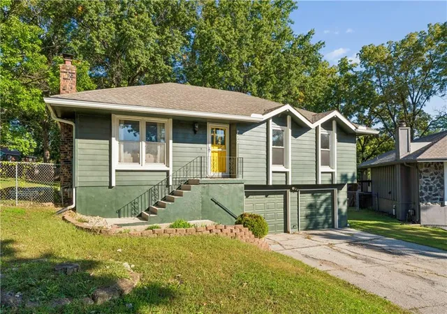Photo 1 of Single family home for sale at 700 NE 55th Street, Kansas City, MO 64118 | MLS# 2646522 | Listing updated on 2026-10-10