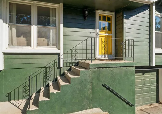 Photo 3 of Single family home for sale at 700 NE 55th Street, Kansas City, MO 64118 | MLS# 2646522 | Listing updated on 2026-10-10