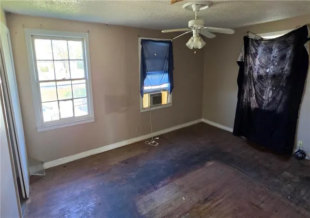 Listing Photo 5 - Condo for sale in building located at 5436-5438 Swope Pkwy, Kansas City, MO 64130