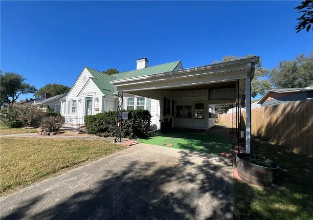 Photo 3 of Single family home for sale at 414 E Lexington St, Richmond, MO 64085 | MLS# 2646526 | Listing updated on 2026-10-10