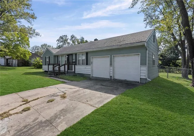 Photo 3 of Single family home for sale at 10137 E 80th Street, Raytown, MO 64138 | MLS# 2646534 | Listing updated on 2026-10-17