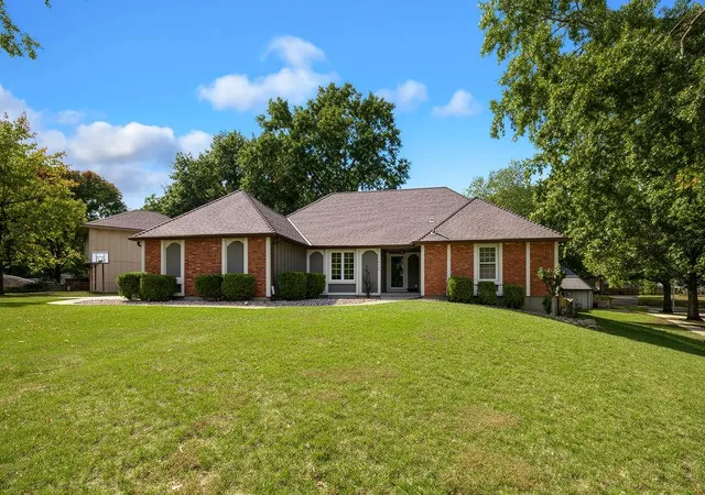 Photo 3 of Single family home for sale at 8148 Nw Twin Oaks Dr, Kansas City, MO 64151 | MLS# 2646540 | Listing updated on 2026-10-11