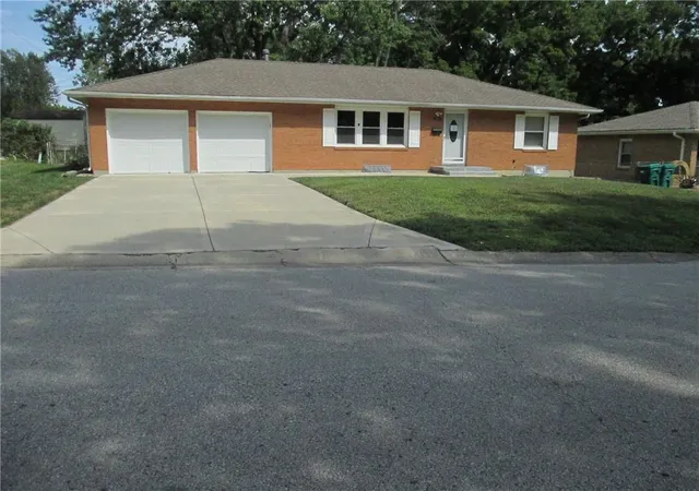Photo 1 of Single family home for sale at 3811 S Delaware Ave, Independence, MO 64055 | MLS# 2646541 | Listing updated on 2026-10-11