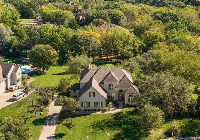 Photo 2 of Single family home for sale at 311 Nw Rockwood Ct, Lees Summit, MO 64081 | MLS# 2646542 | Listing updated on 2026-10-19