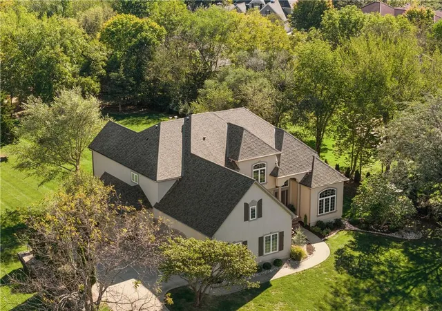 Photo 3 of Single family home for sale at 311 Nw Rockwood Ct, Lees Summit, MO 64081 | MLS# 2646542 | Listing updated on 2026-10-19