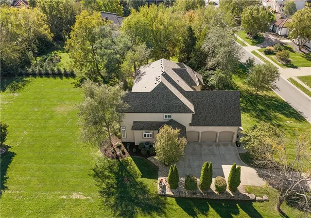 Photo 3 of Single family home for sale at 311 NW Rockwood Ct, Lees Summit, MO 64081 | MLS# 2646542 | Listing updated on 2026-10-19