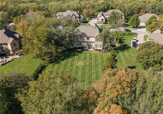Photo 4 of Single family home for sale at 311 NW Rockwood Ct, Lees Summit, MO 64081 | MLS# 2646542 | Listing updated on 2026-10-19