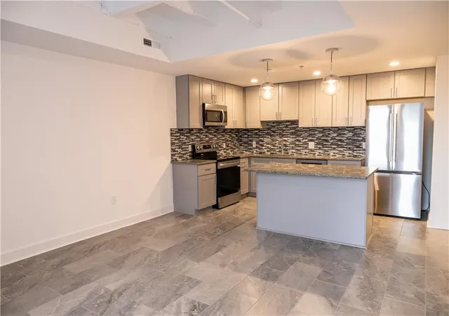Photo 3 of Condo for sale at 2980 Baltimore Ave #2304, Kansas City, MO 64108 | MLS# 2646545 | Listing updated on 2026-10-11