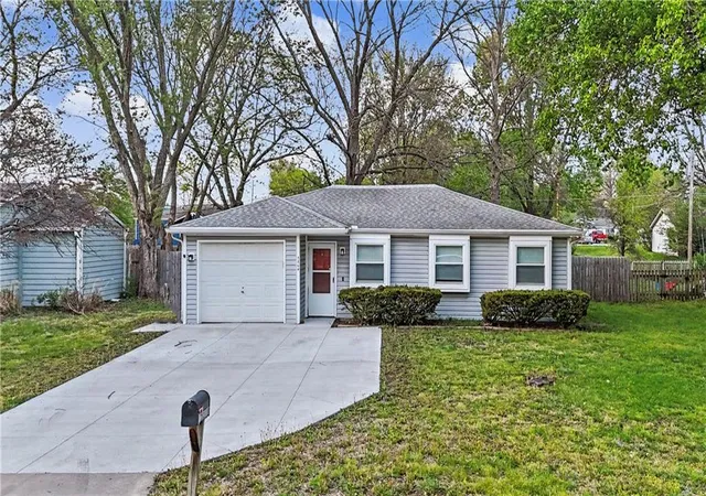 Photo 2 of Single family home for sale at 3804 Shadybrook Ln, Lawrence, KS 66047 | MLS# 2646549 | Listing updated on 2026-10-17