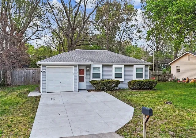 Photo 3 of Single family home for sale at 3804 Shadybrook Ln, Lawrence, KS 66047 | MLS# 2646549 | Listing updated on 2026-10-17