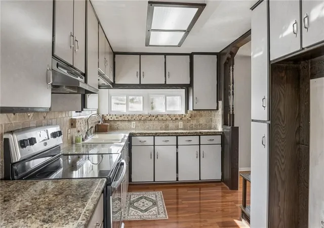 Photo 4 of Single family home for sale at 26876 Tonganoxie Dr, Leavenworth, KS 66048 | MLS# 2646550 | Listing updated on 2026-10-16
